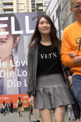 4K - 街拍短裙肉丝美女 [616 MB/MP4]