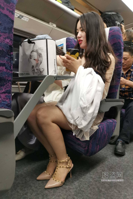 心灵街拍第37期 高铁和餐厅坐姿美女