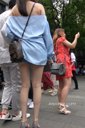 4K - 街拍高挑身材模特级街拍性感美女 [1.68 GB/MP4]