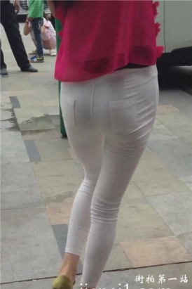 街拍极品紧身白裤美腿苗条少妇 [795 MB]