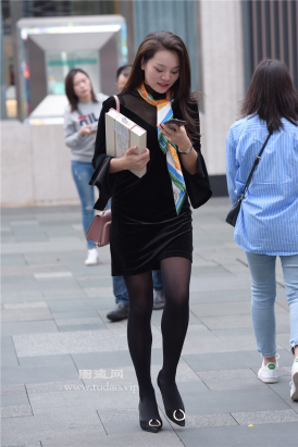 编码2098黑丝熟女