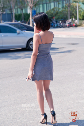 编码0488彩色短裙肉丝美腿美脚美胸香肩短发凉高