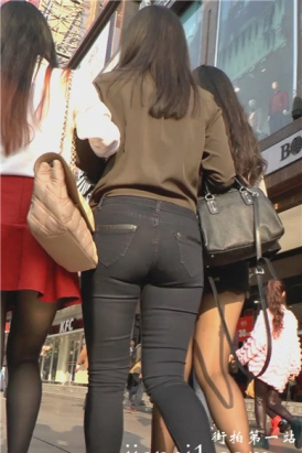 街拍紧身宽臀黑牛美女跟齐B短裙黑丝性感闺蜜[2.09 GB]