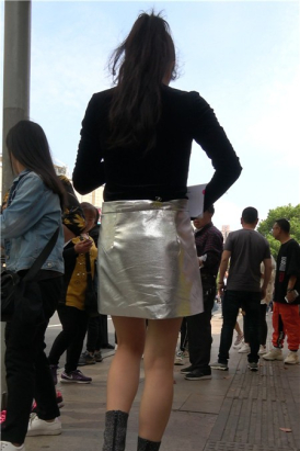 4k-街拍气质满满的银白裙马尾辫小姐姐 [0.99 GB]