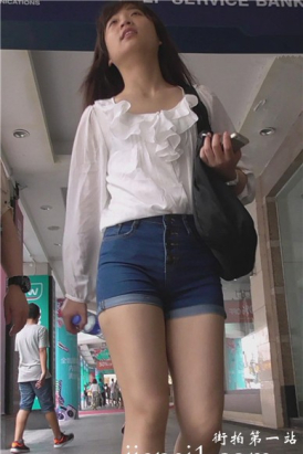 高腰蓝牛美眉圆鼓鼓的前三角镇诱人 [1.15 GB]