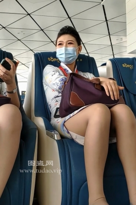 机场美丽的街拍空姐们[03:25]