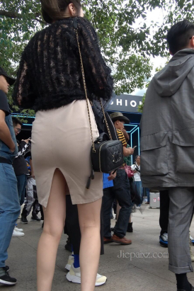 4K - 性感的开叉包臀裙街拍美女 [1.13 GB/MP4]