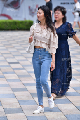 ★纱衫牛仔裤美女