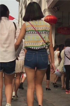 街拍牛仔热裤美腿运动鞋学生妹 [1.19 GB]