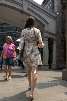 4K - 街拍性感丝袜连衣裙街拍高跟美女 [1.42 GB/MP4]