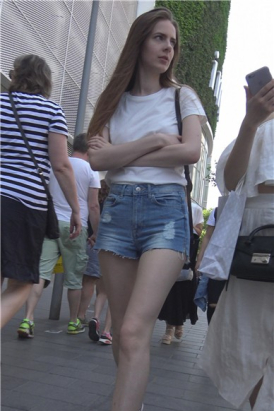 4k-短牛仔热裤美腿外国美女小姐姐 [1.07 GB]