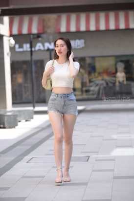 魂魂街拍摄影作品●性感大长腿热裤美女 【套图+视频】