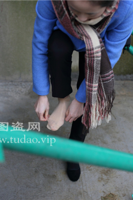 编码0028黑色紧身裤蓝色风衣黑丝肉丝美脚