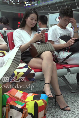 惊不惊喜，意不意外？一双薄到极致的透明长丝差点晃了我的眼