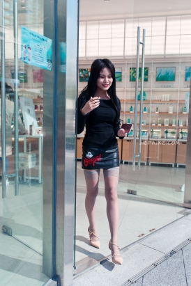 皮短裙高跟美女 【套图+视频】