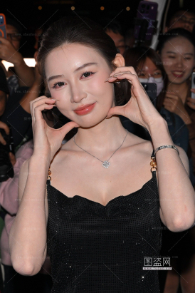 251125-9-117√大白腿美足敏敏-套图➕8k视频