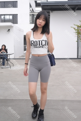 【英俊】灰色紧身瑜伽裤MM