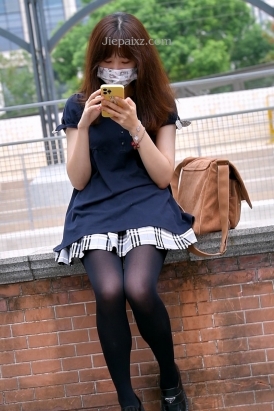 嘿丝小妹 【587 MB】 1分52秒