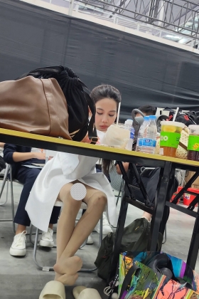 4K后台在休息的礼仪肉丝脚频繁活动ci激有惊喜