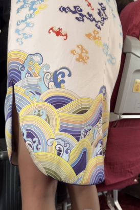 海航空姐制服灰丝大长腿客舱过道服务精彩画面