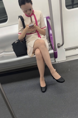 罕见长龙空姐坐姿翘腿很赞