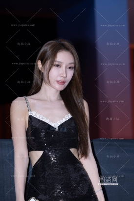 时尚黑色裙美腿玉足
